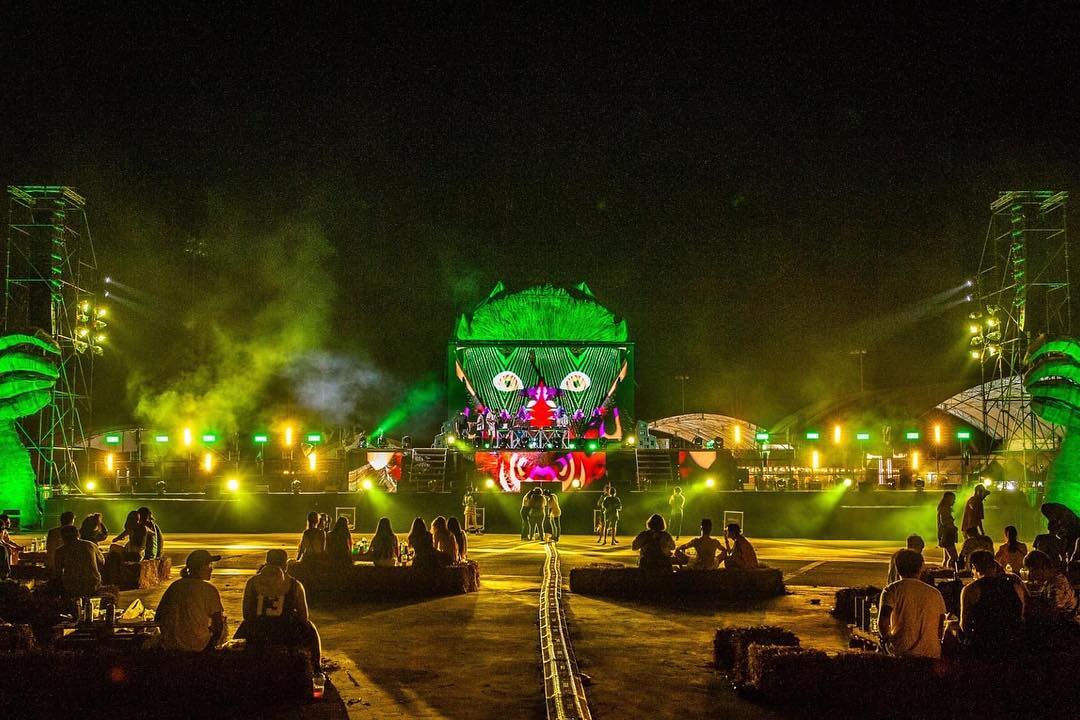 Pan Buri Ram Stage, view 4