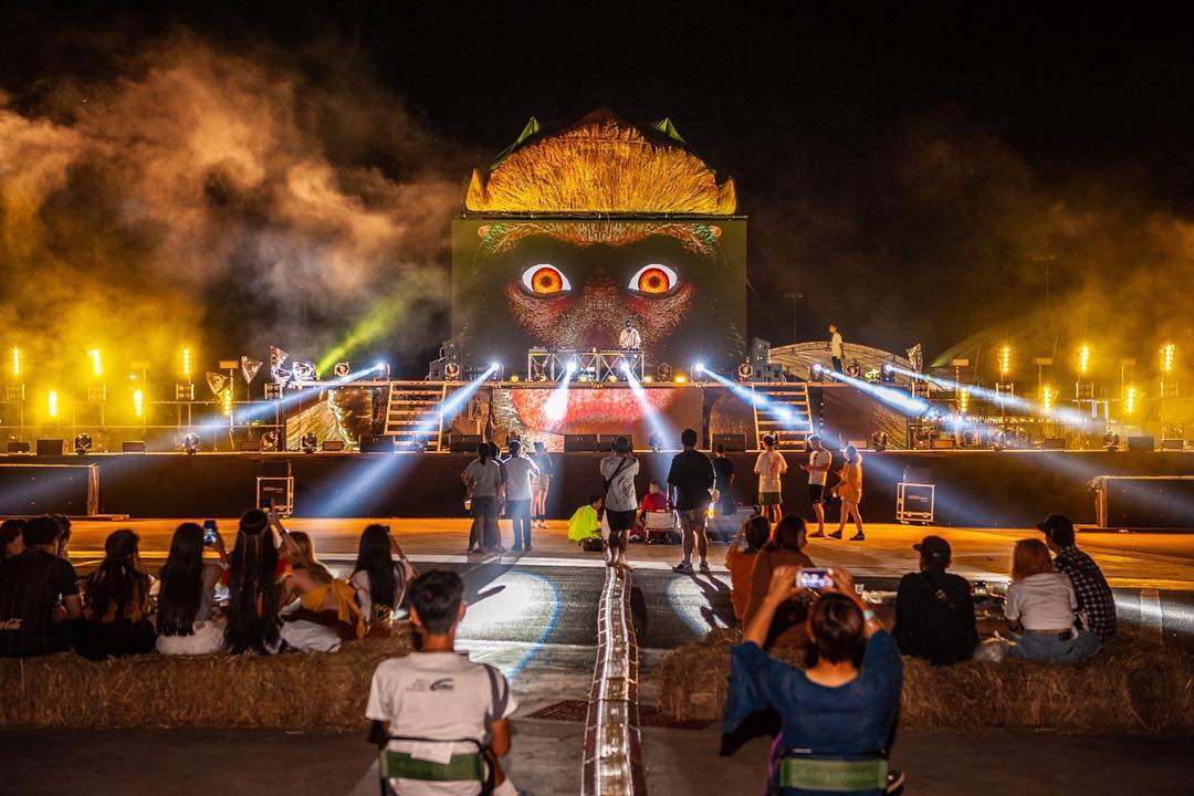 Pan Buri Ram Stage, view 6